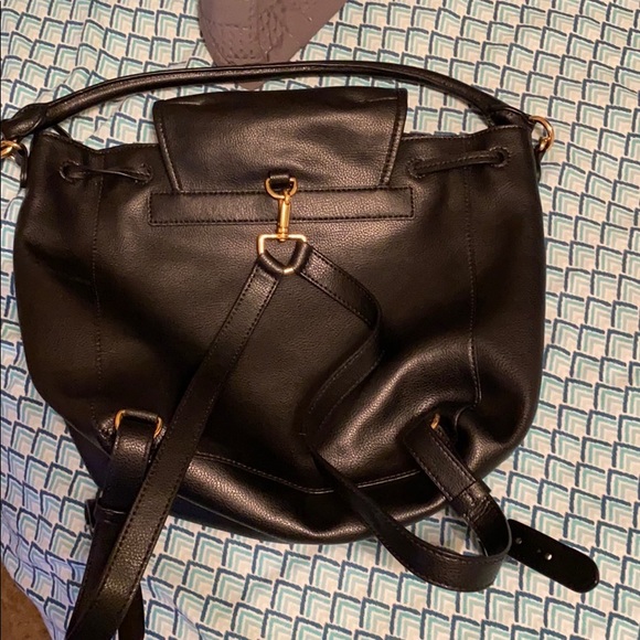 a polo back pack that can also be a hang bag - Picture 5 of 6